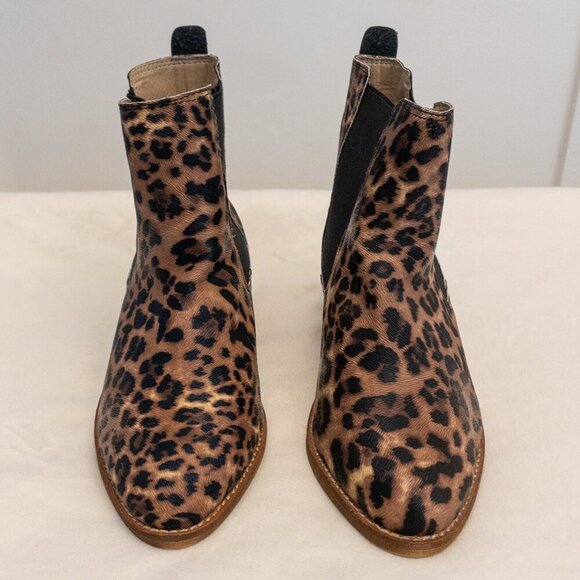 Leopard Print Chelsea Ankle Boots Size 6 Slip-On Booties Stacked Heel Trendy - Picture 1 of 4